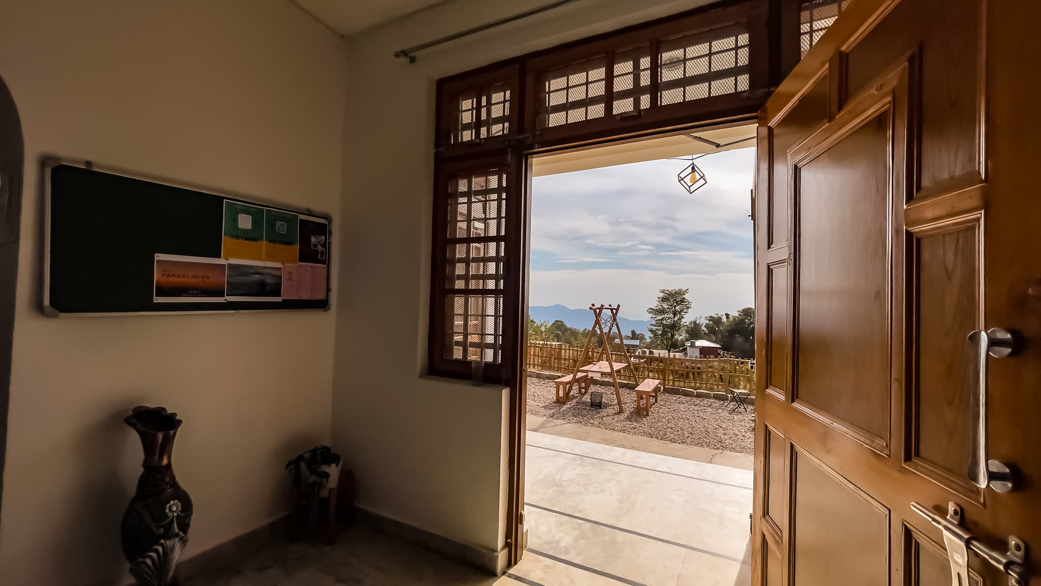 Entrance to Flashpackers Bir